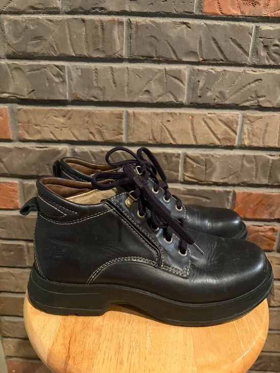 Timberland Shoes - Timberland Black Leather Chukka Women's Boots Size 8.5